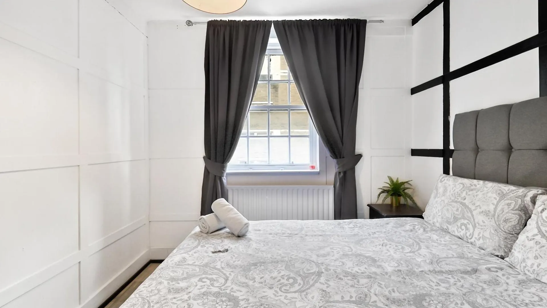 Private Bedroom Near Tower Bridge, Comfortable Stay With Shared Amenities! 런던 0*,  영국