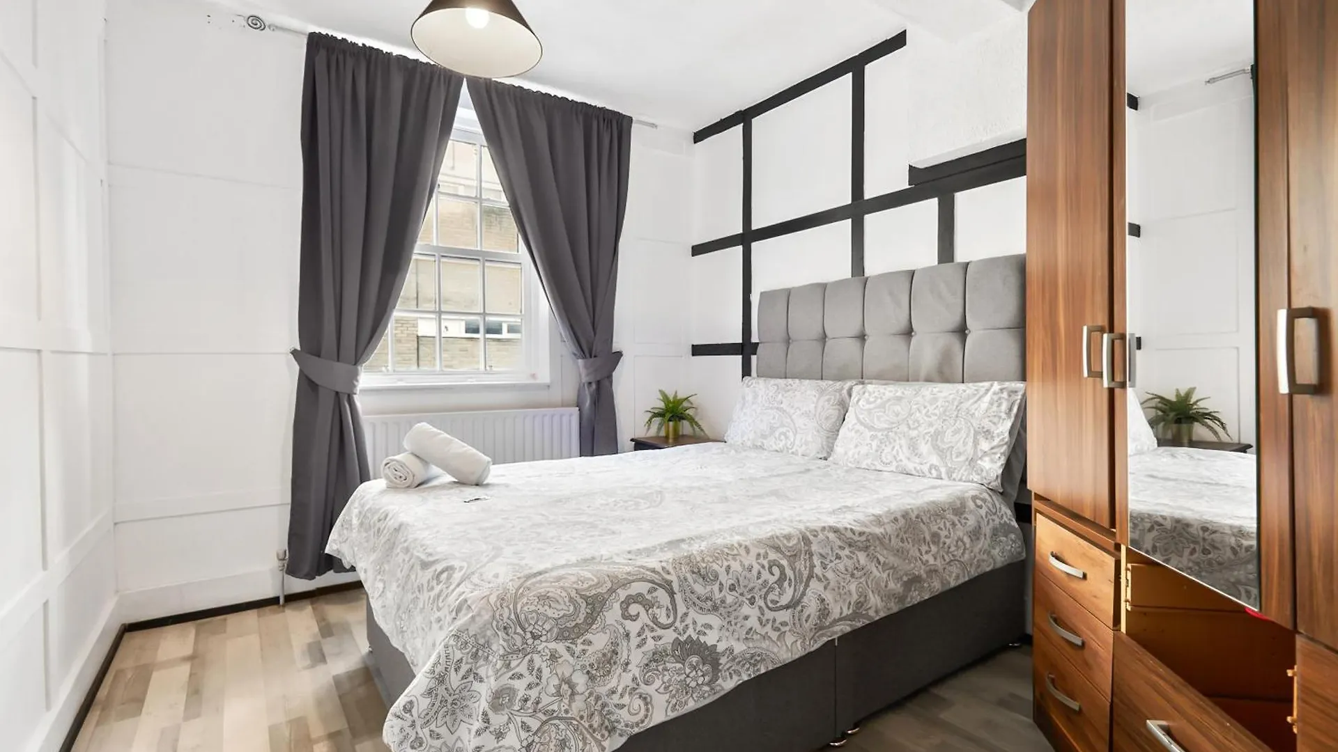 Private Bedroom Near Tower Bridge, Comfortable Stay With Shared Amenities! 런던 0*,