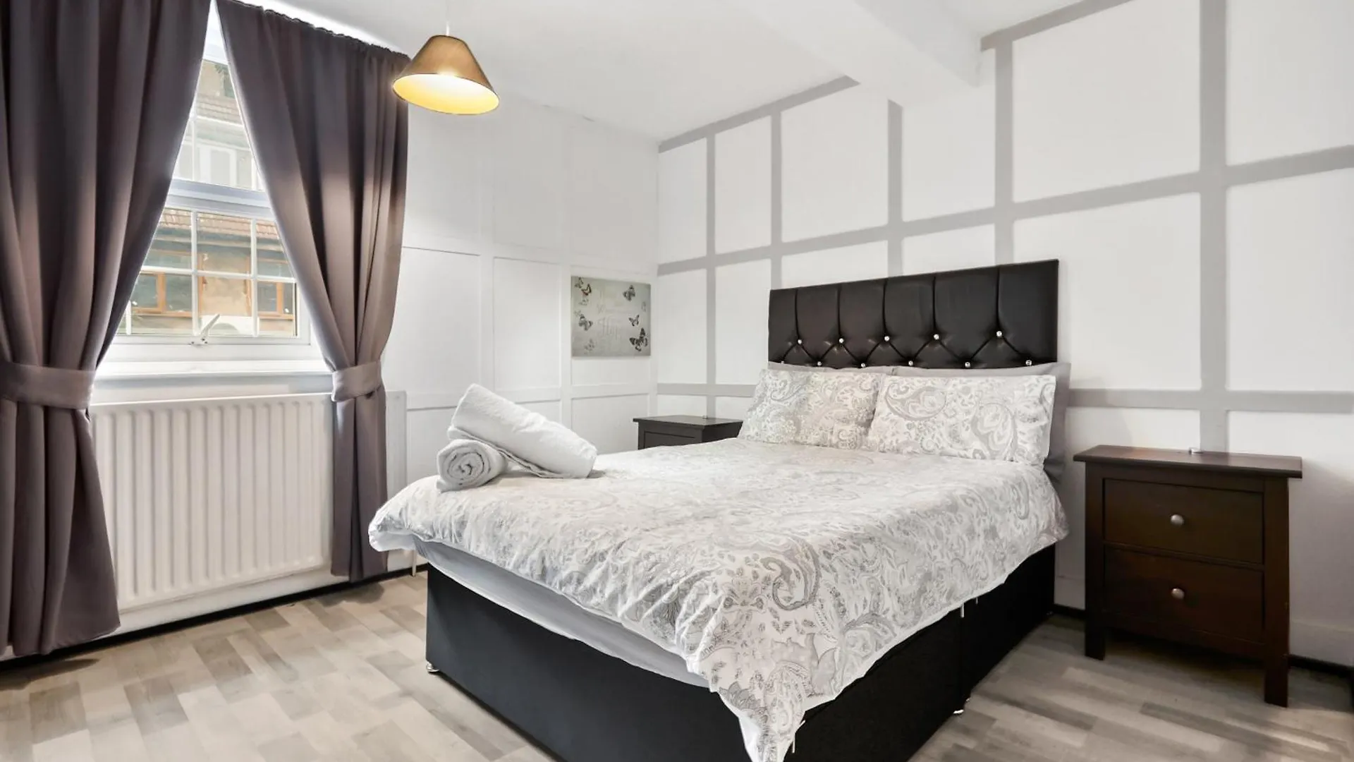 Private Bedroom Near Tower Bridge, Comfortable Stay With Shared Amenities! 런던