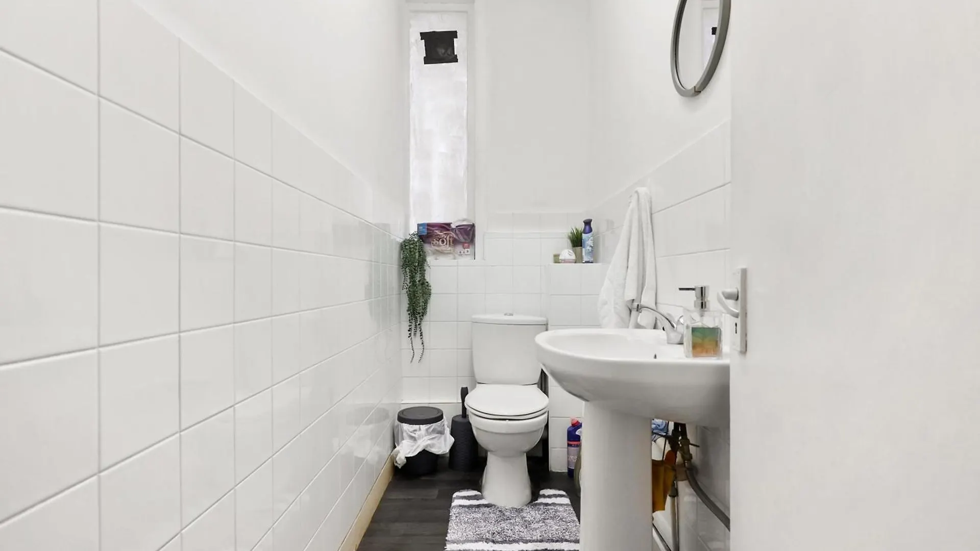 Private Bedroom Near Tower Bridge, Comfortable Stay With Shared Amenities! 런던